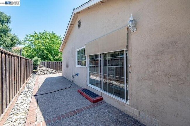Building Photo - 583 Covington Way