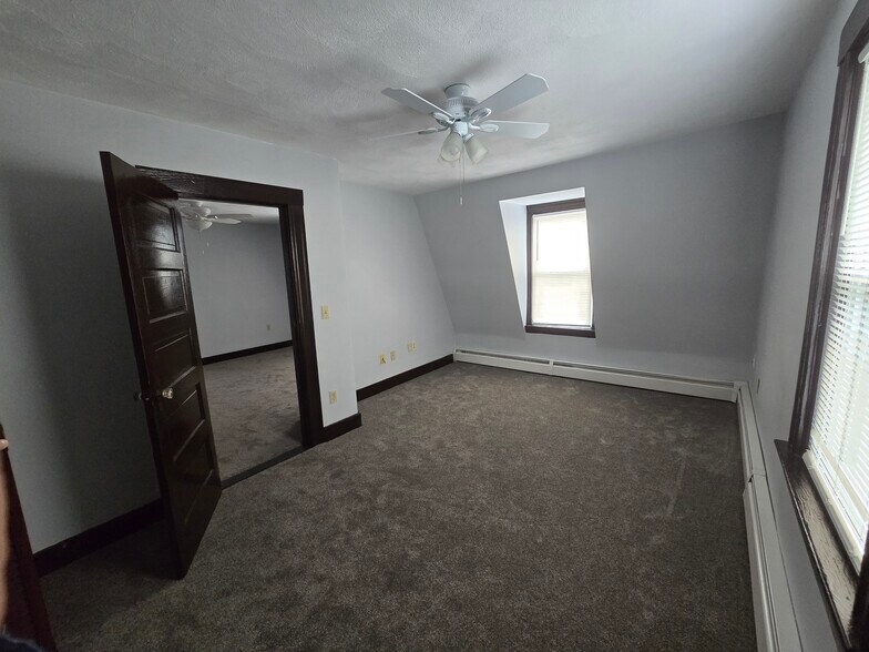 Building Photo - 128 Martin St