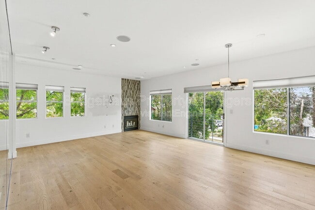 Building Photo - 4147 Bachman Pl