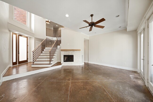 Building Photo - 513 W 22nd St