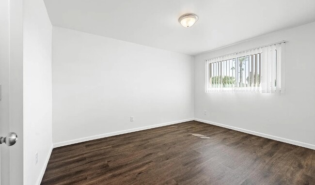 Building Photo - 1720 E Hermosa Dr