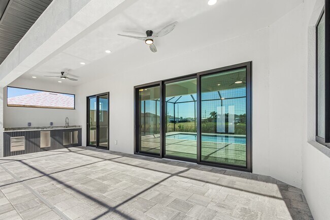 Building Photo - 1720 NE 14th St