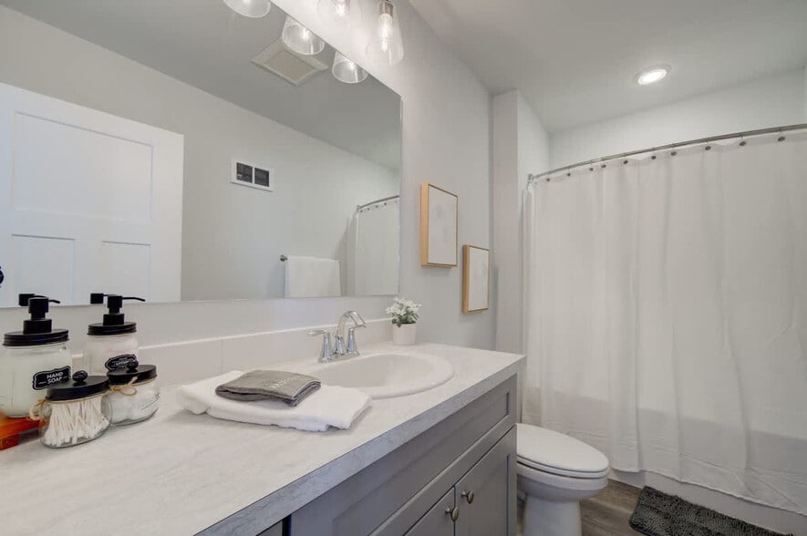 Building Photo - 5242 Fallon St