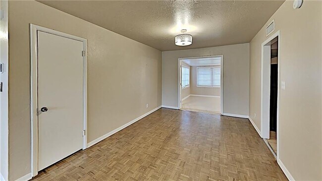 Building Photo - 2640 Manchester Dr