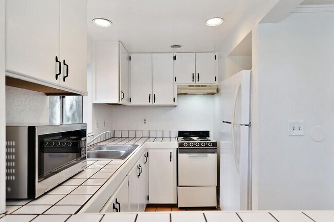 Building Photo - Studio in Placerville