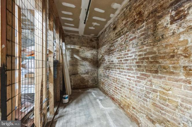 Building Photo - 12 S Letitia St