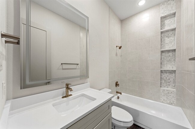Building Photo - 2089 Abela Dr