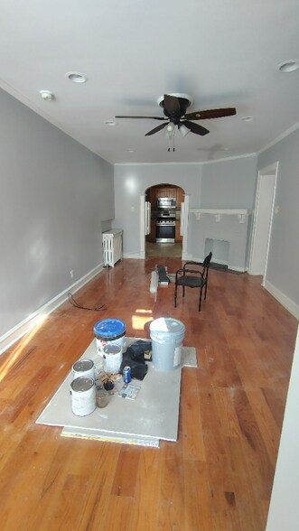 Building Photo - 523 W Nedro Ave