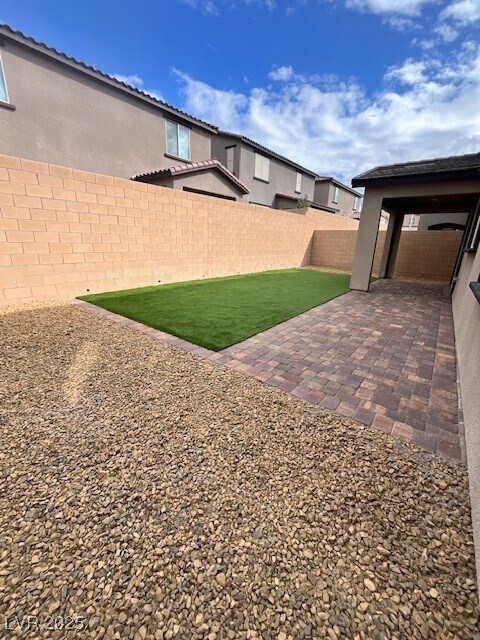 Building Photo - 310 La Musica Pl