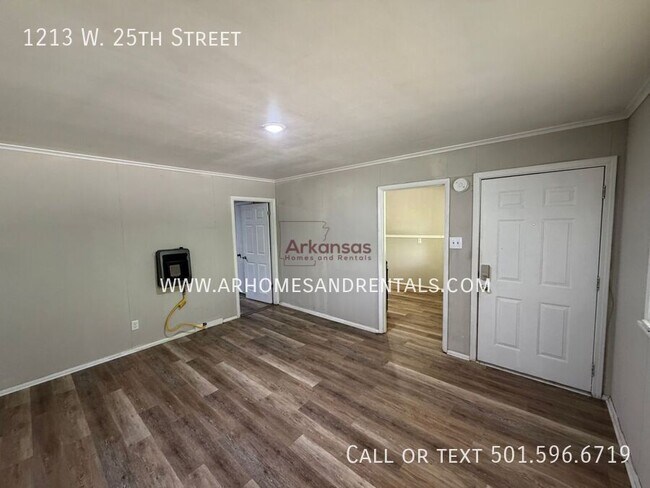 Building Photo - 1213 W 25th St
