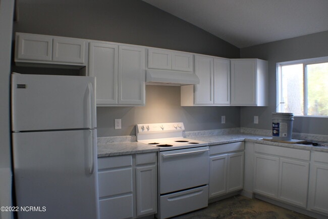 Building Photo - 107 Hickory Grove Dr