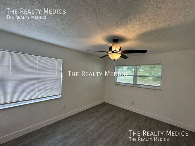 Building Photo - 1718 Palmer Ln