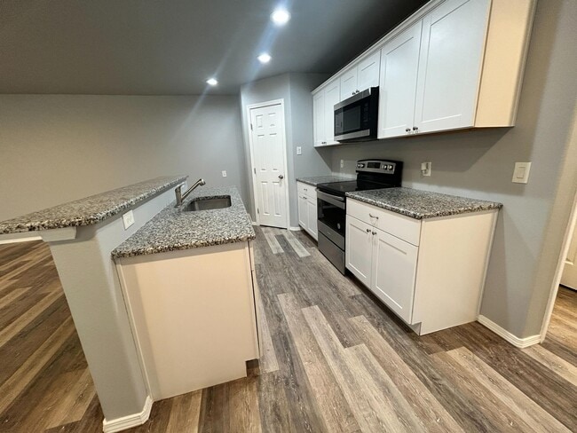 Building Photo - 1107 N Englewood Ave