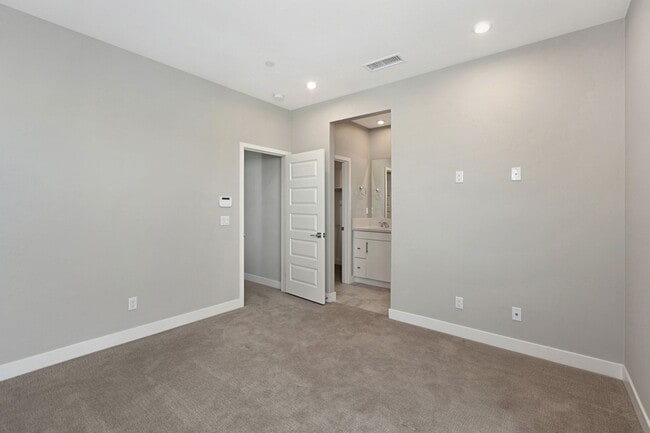 Building Photo - Stunning & Spacious - 3BD/2.5BA Townhome - Resort Style Living! Smart Home! Roof Deck w/ Expansiv...