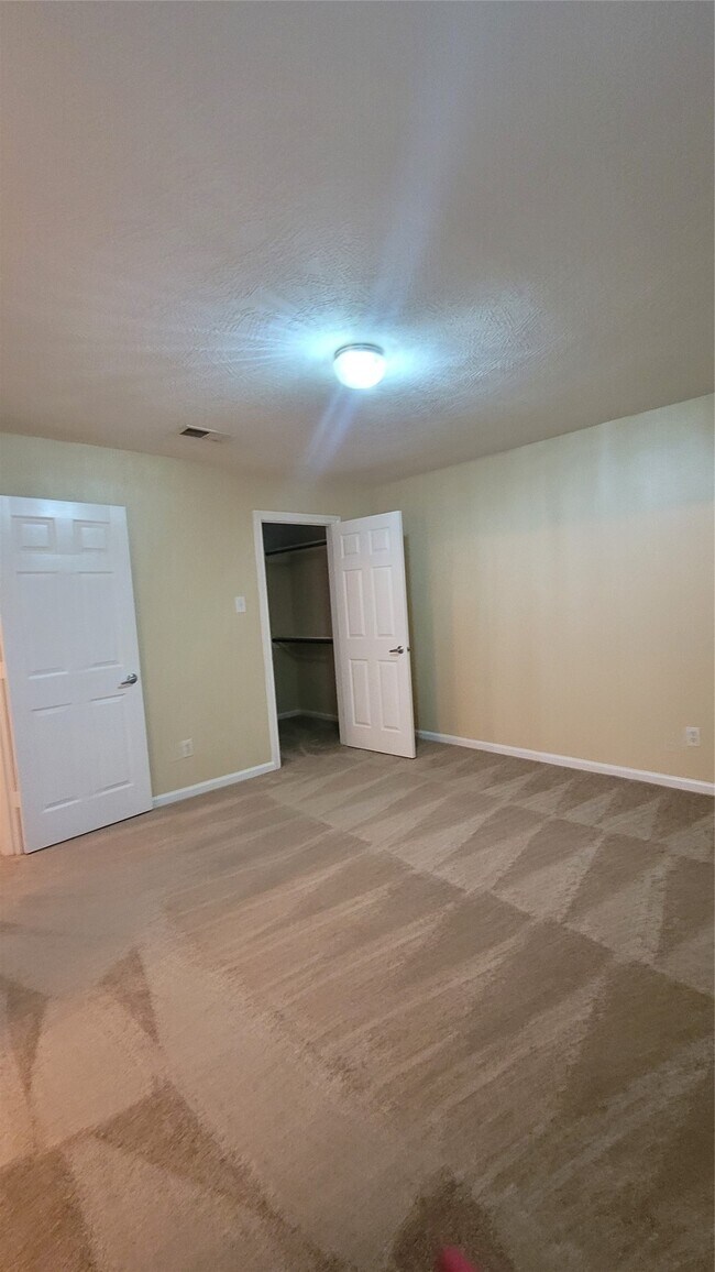 Building Photo - 10223 Azalea Village Dr