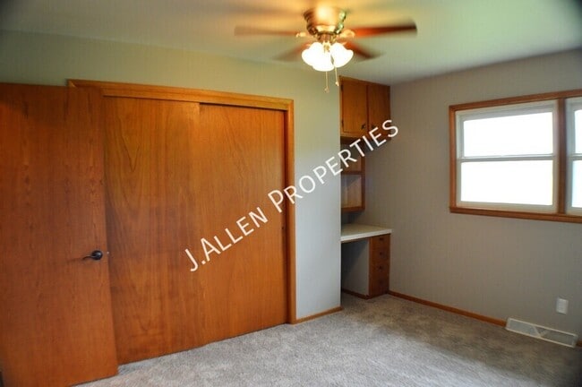 Building Photo - 2219 Sunset Ave