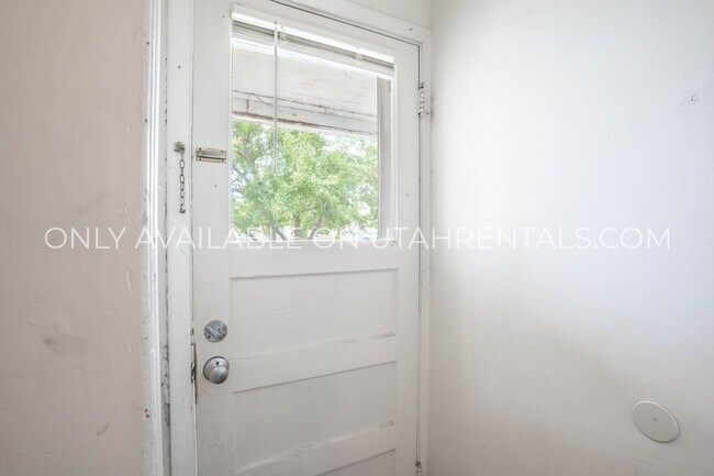 Building Photo - 167 N 100 E