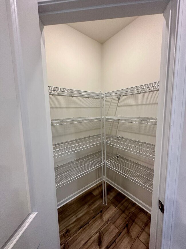 Building Photo - 4BR/3.5 Bath Townhouse in Prime Ballantyne Location; Great Schools