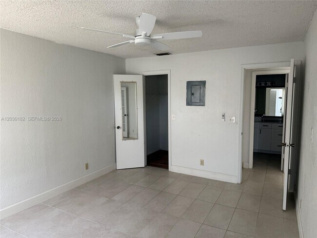 Building Photo - 3330 Pinewalk Dr N
