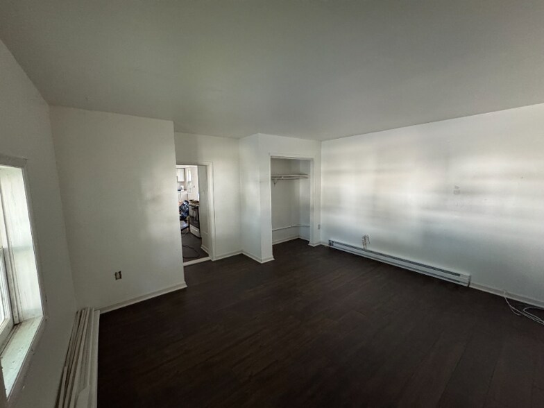 Building Photo - 75 W Main St