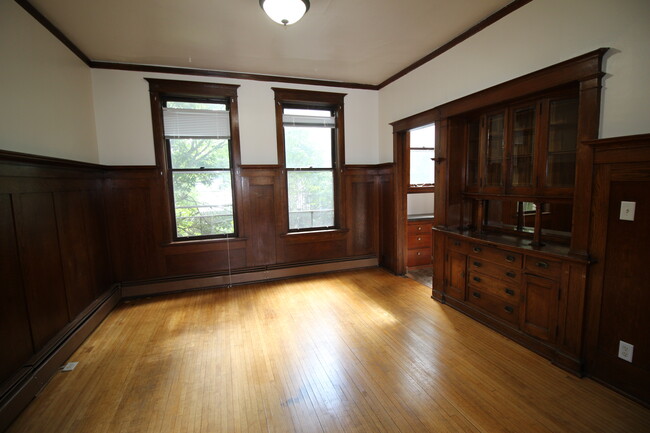 Formal dining room - 305 S 21st Ave E