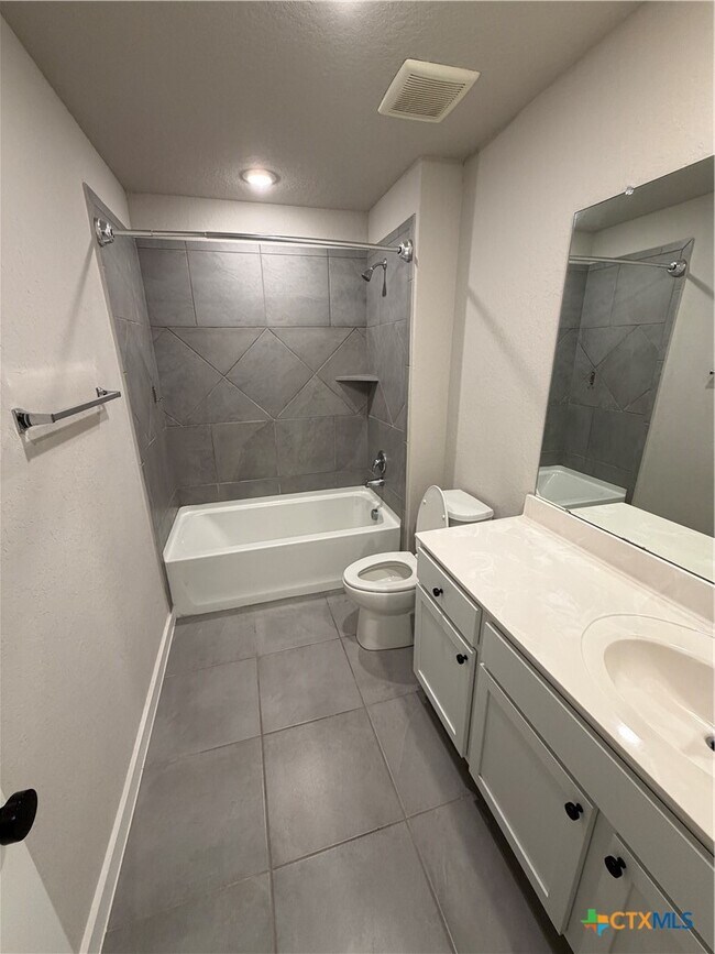 Building Photo - 1100 RIVER WOOD