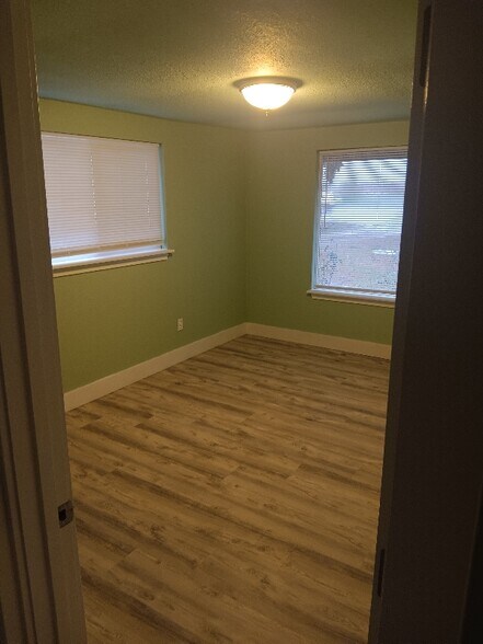 Building Photo - 4250 NE Hwy 20