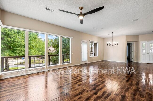Building Photo - 5 Tanyard Ln