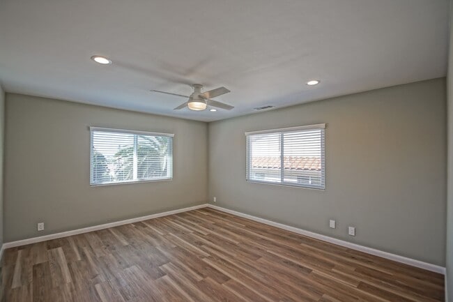 Building Photo - NEWLY REMODELED, SPLIT-LEVEL 3BR2BA DUPLEX...
