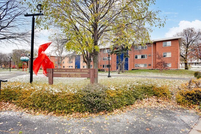 Building Photo - 250 W Fuller Ave