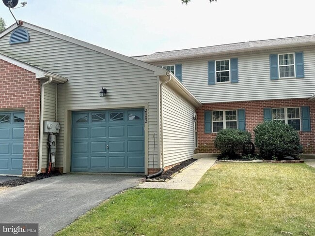 Primary Photo - 2002 Acorn Dr