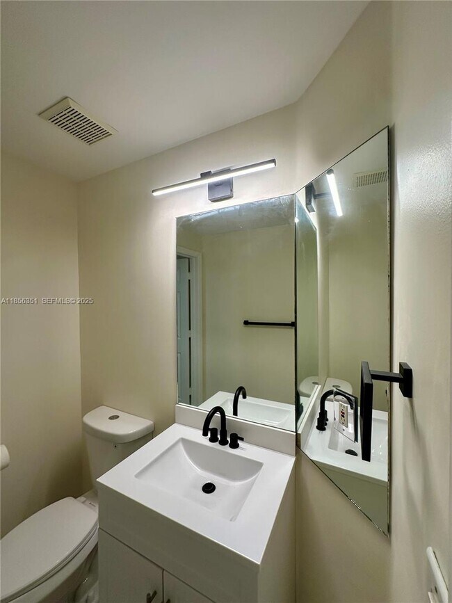 Building Photo - 6630 NW 114th Ave