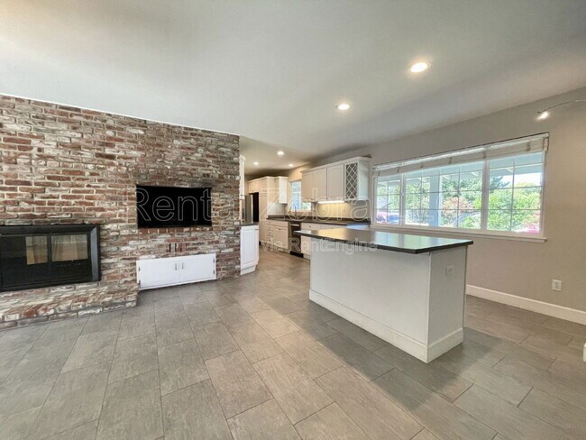Building Photo - 626 Huntleigh Dr