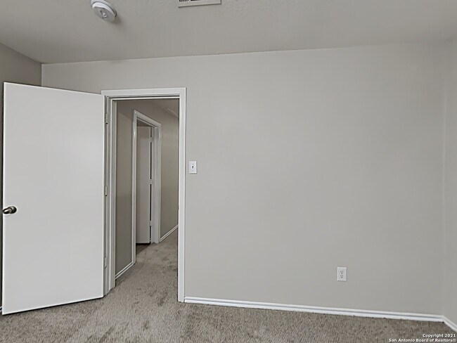 Building Photo - 2910 Candleside Dr