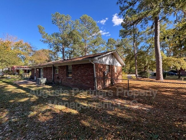 Building Photo - 2511 Drayton Dr