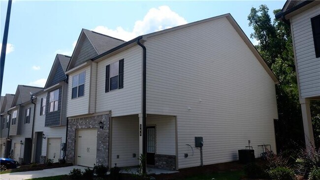 Building Photo - 343 Turtle Creek Dr