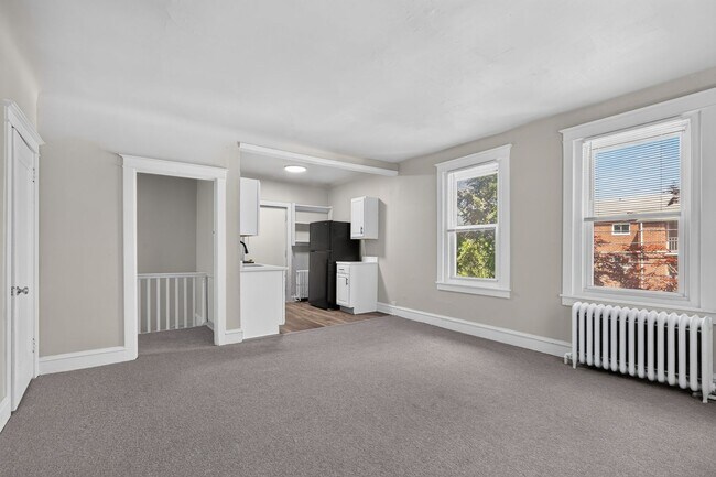 Building Photo - 332 W Washington St