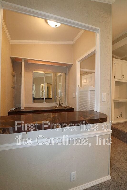 Building Photo - 1148 Southwood Dr