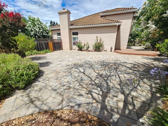 Building Photo - 795 Avante Pl