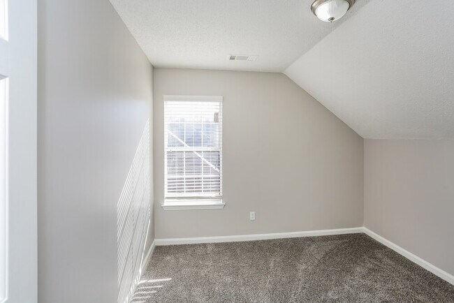 Building Photo - 5912 Chadwell Rd