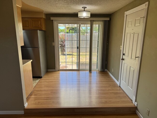 Building Photo - 2-bedroom/1 bathroom duplex with garage and shed!