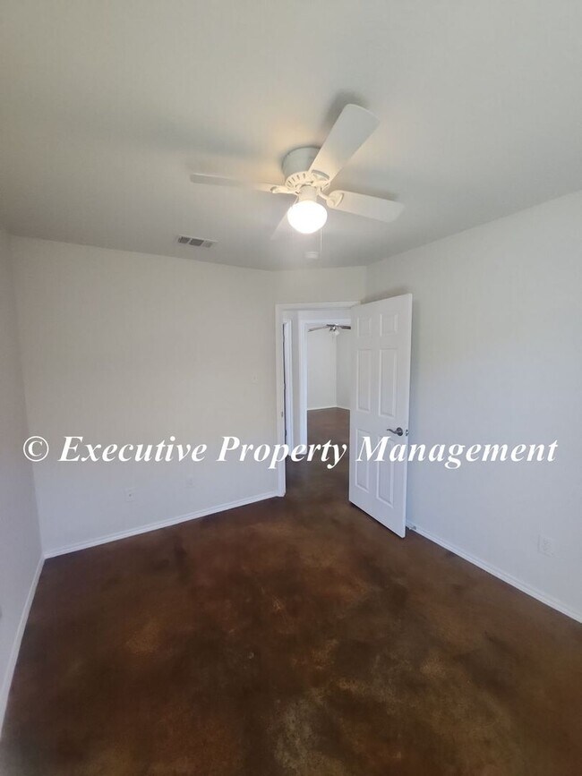 Building Photo - 2921 Starlight Dr