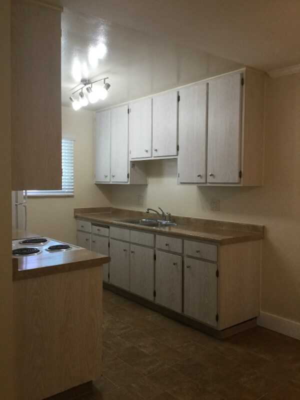 Building Photo - 853 Cherrywood Way