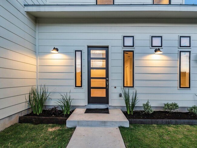 Building Photo - 6412 Carson Rdg