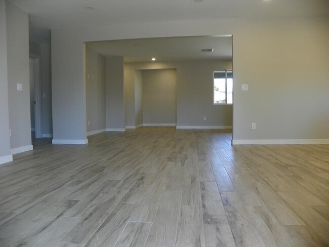 Building Photo - 8337 E Meadowbrook Ave