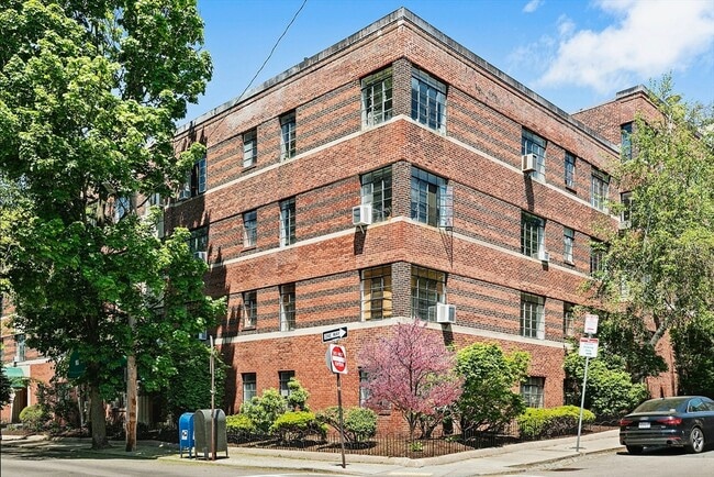 Building Photo - 97 Strathmore Rd