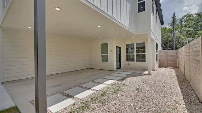 Building Photo - 2009 Iroquois Ln