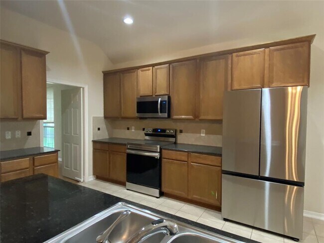 Building Photo - 6018 Sugar Bush Dr