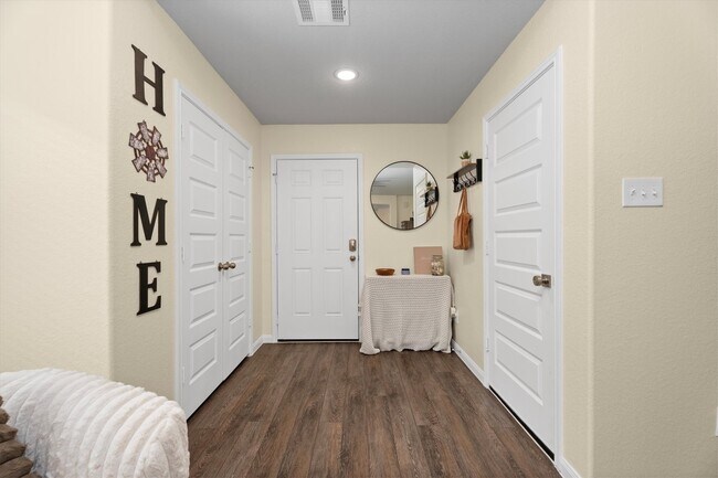 Building Photo - 2408 Bray Head Dr