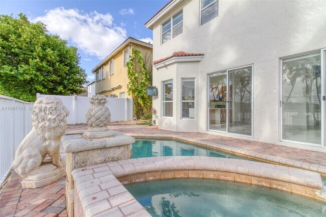 Building Photo - 5363 SW 38th Ave